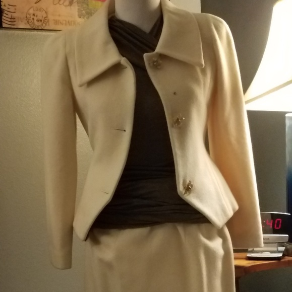 Adrianna Cream color suit - Picture 3 of 8